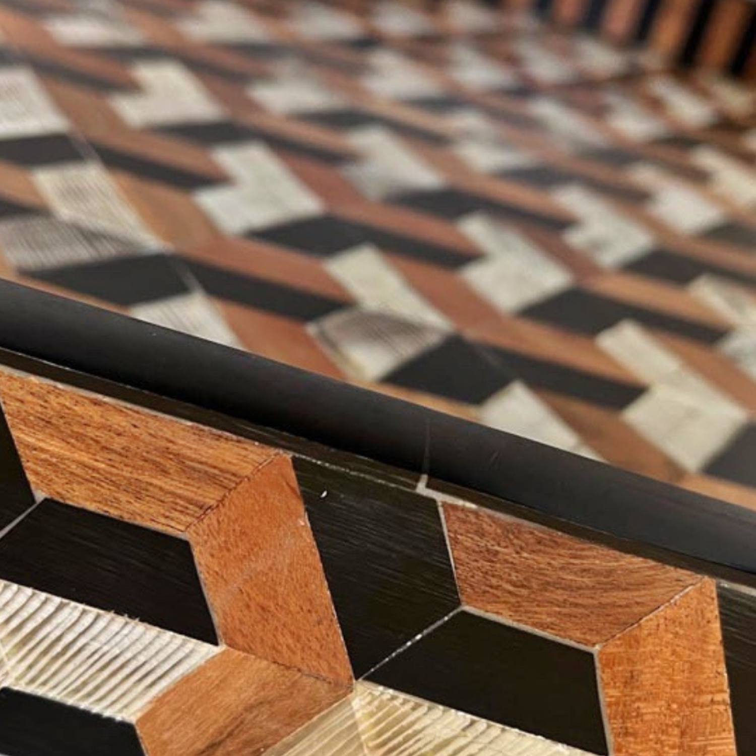 Niko Geometric Horn Tray